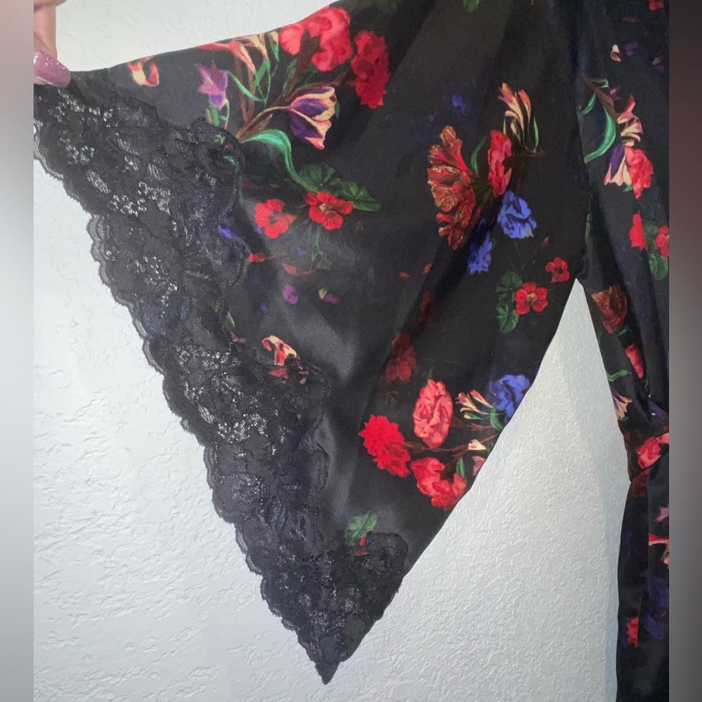I.N.C. International Concepts
Women's Floral Wrap Robe, Large - Picture 4 of 6